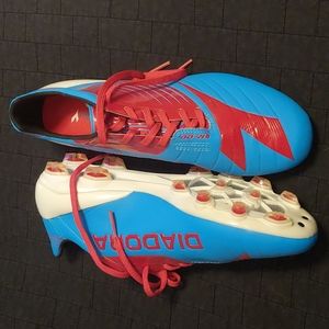NWOT Size 9 Diadora DD-NA Soccer Cleats